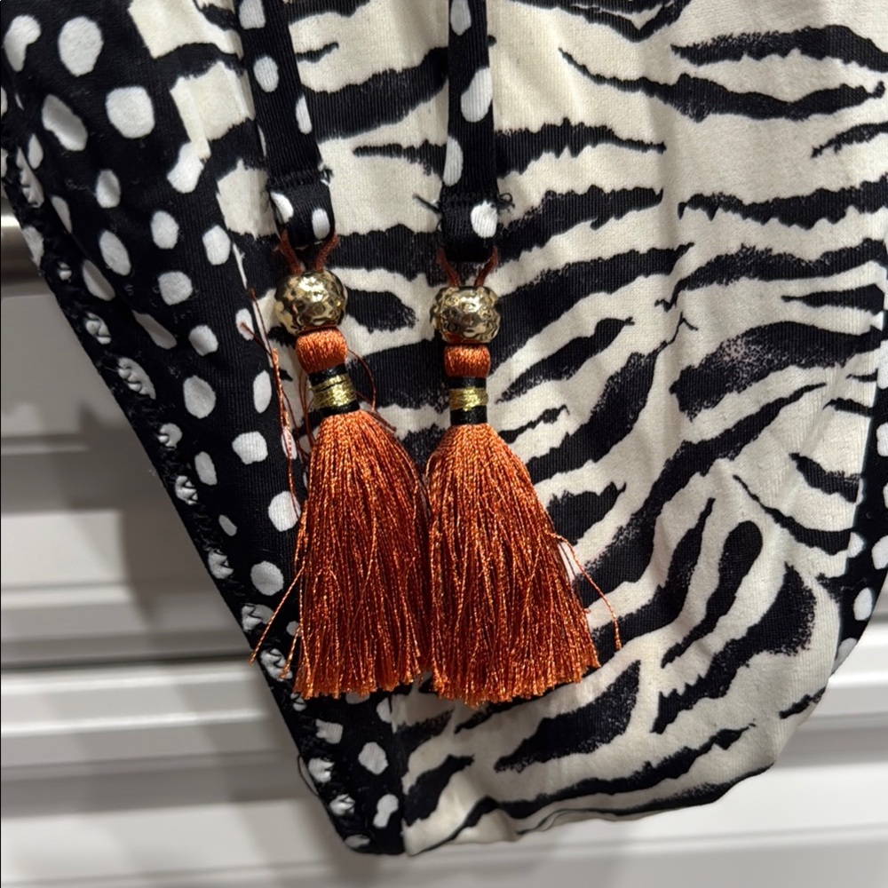 VICTORIA’S SECRET SZ M Zebra Print One Piece Swimsuit - Picture 3 of 8